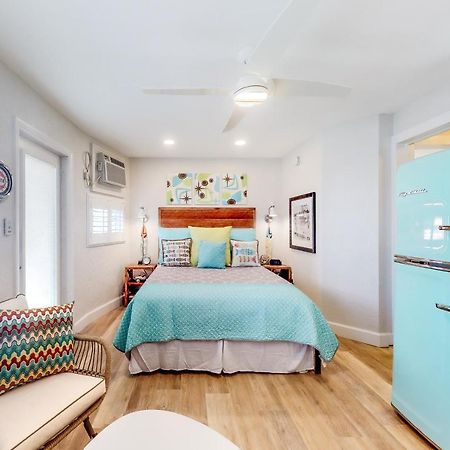 Sea Rocket 8 Hotel Сейнт Пийт Бийч Екстериор снимка